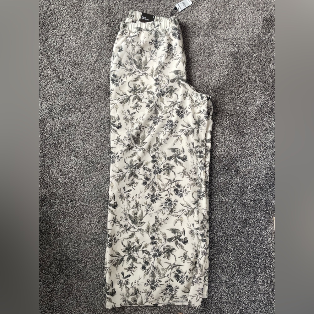 EXPRESS- Floral Wide Leg Highwaisted Pants! NWT